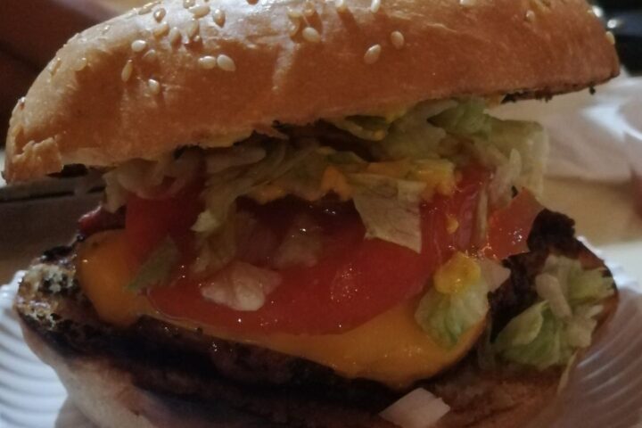 La hamburguesa, nacida en Estados Unidos, se ha convertido en una deliciosa obra maestra