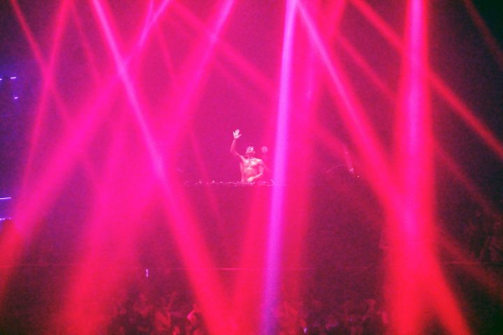 Cancún es el epicentro de la fiesta, con su Zona Hotelera repleta de bares y antros icónicos